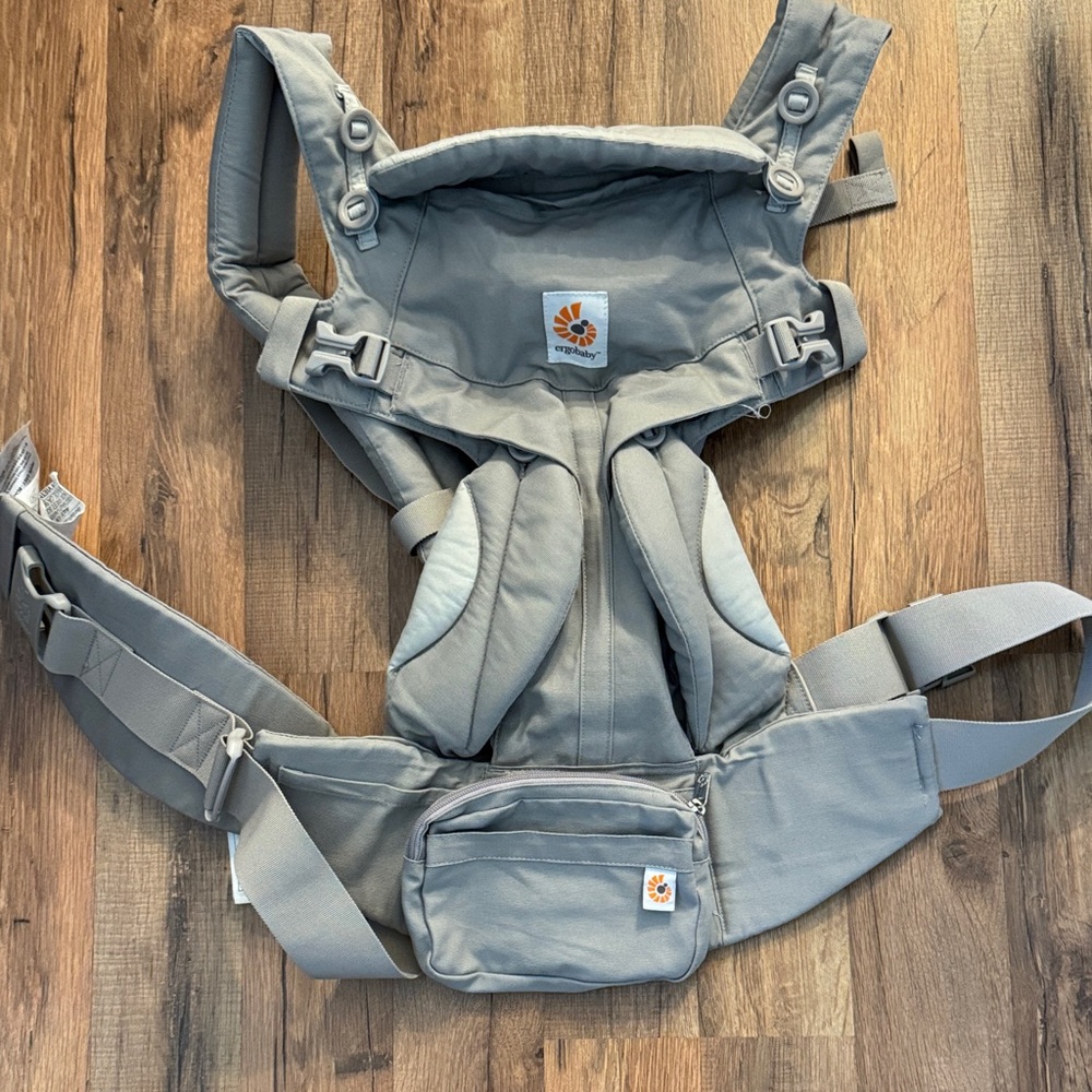 Ergobaby Carrier in Classic Gray